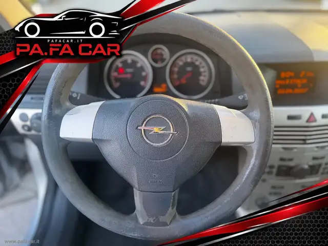 Opel Astra view 9