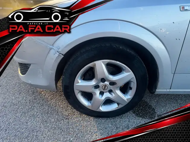 Opel Astra view 5