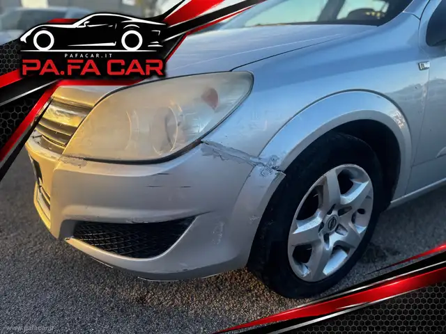 Opel Astra view 4