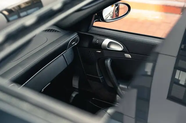 Porsche 911 view 10