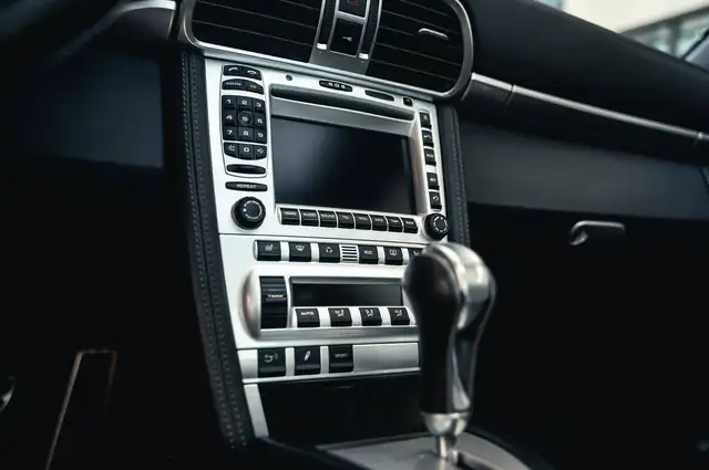 Porsche 911 view 7
