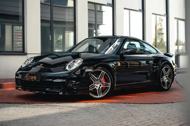 Porsche 911 view 4