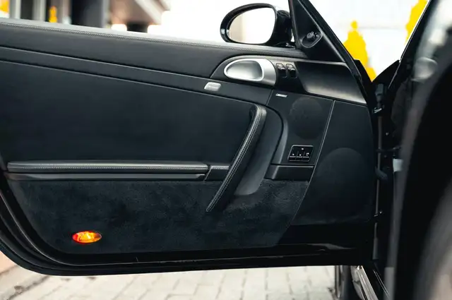 Porsche 911 view 14