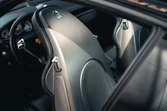 Porsche 911 view 6