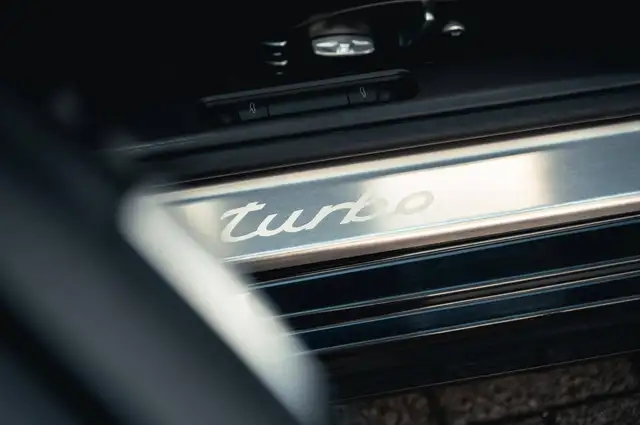 Porsche 911 view 13