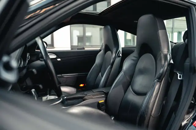 Porsche 911 view 12