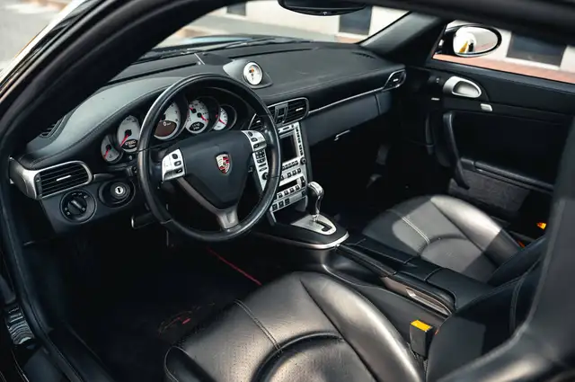 Porsche 911 view 11