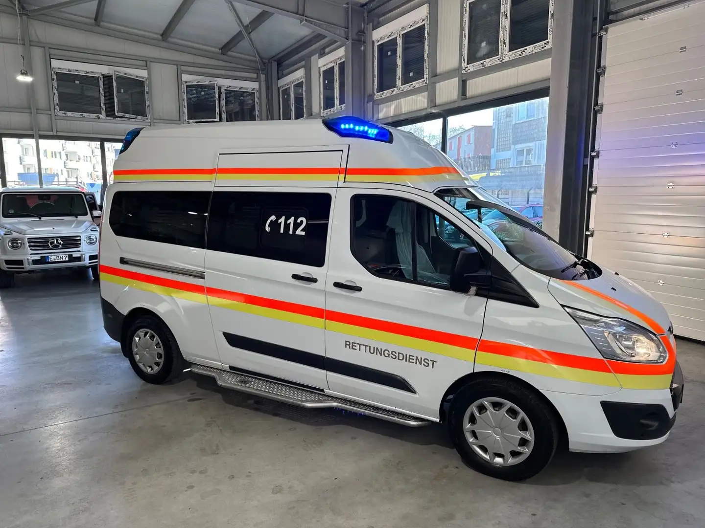 Ford Transit Custom 340 L2H2*KTW*RTW*KRANKENTRANSPORT Wit - 1