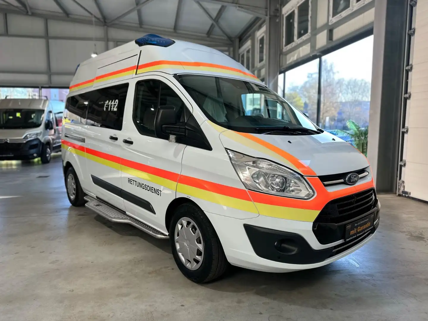 Ford Transit Custom 340 L2H2*KTW*RTW*KRANKENTRANSPORT Wit - 2