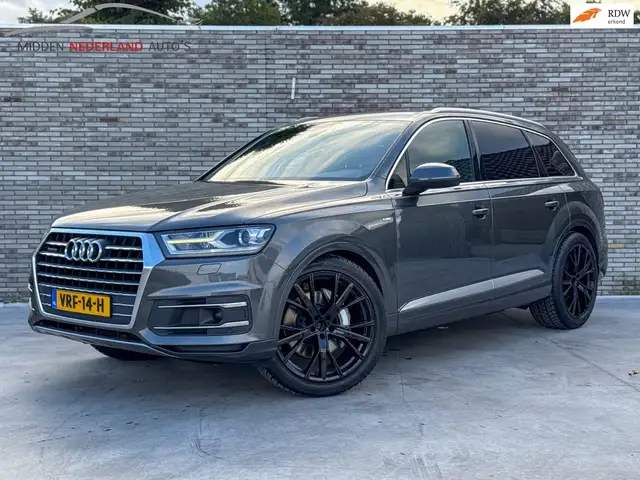 Audi Q7 3.0 TDI * GRIJS KENTEKEN * TREKHAAK *