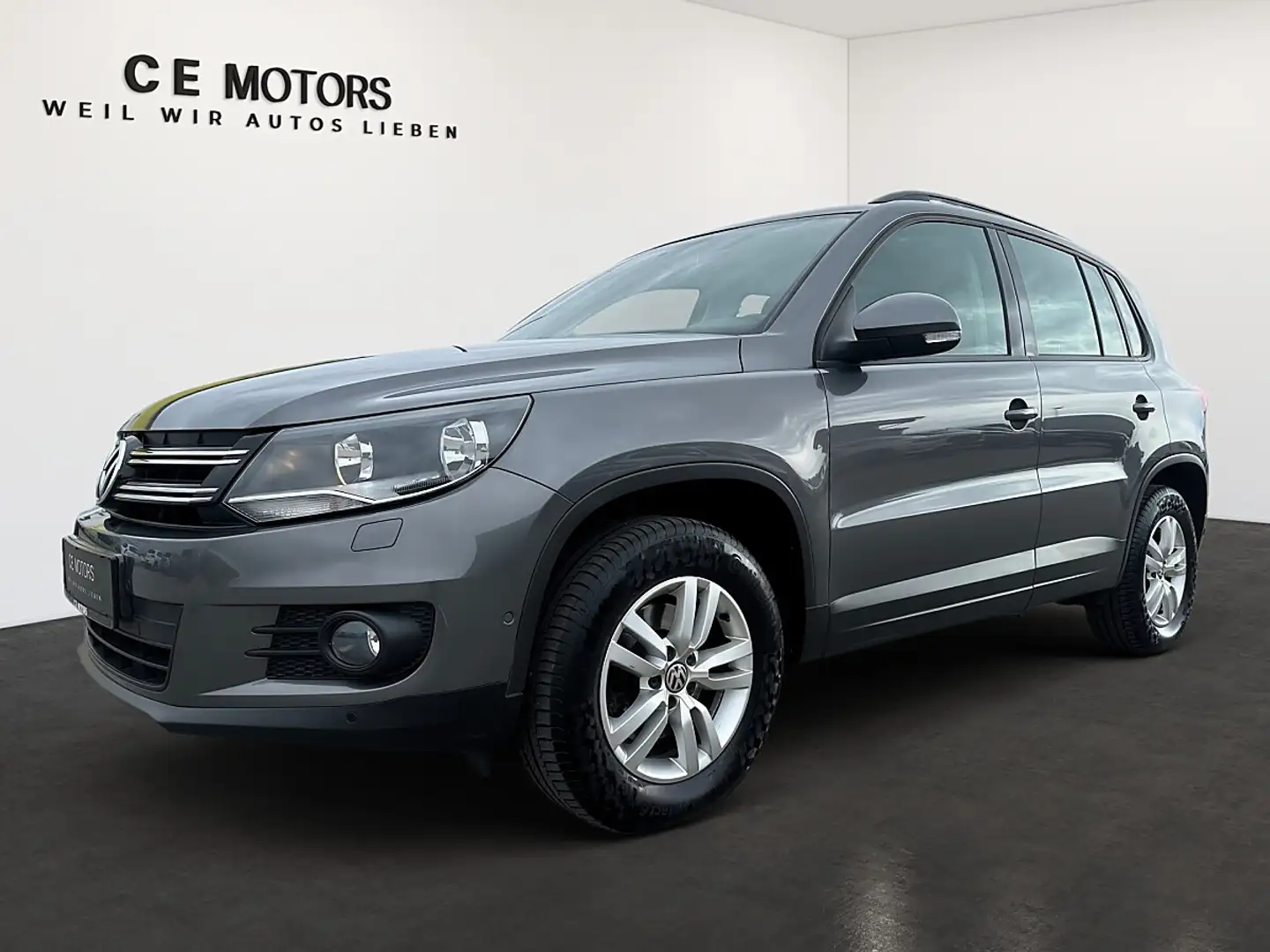 Volkswagen Tiguan 2,0 TDI Trend&Fun BMT DPF Grau - 1