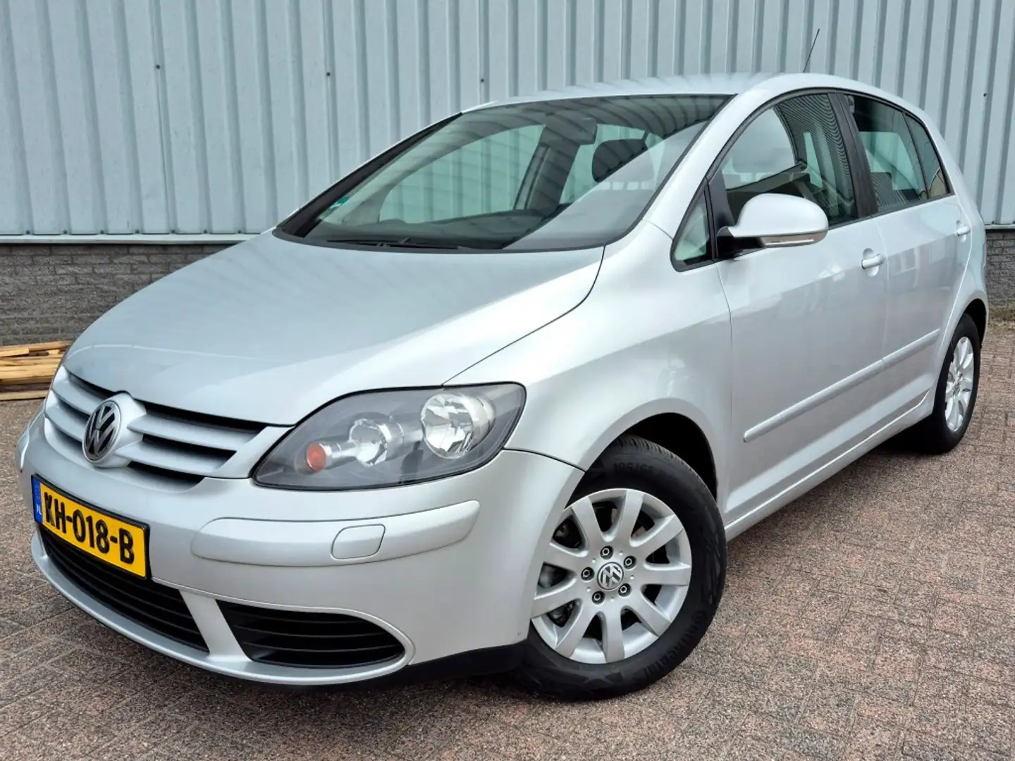 Volkswagen Golf Plus 2.0 FSI Sportline APK 2026 Automaat Gris - 1