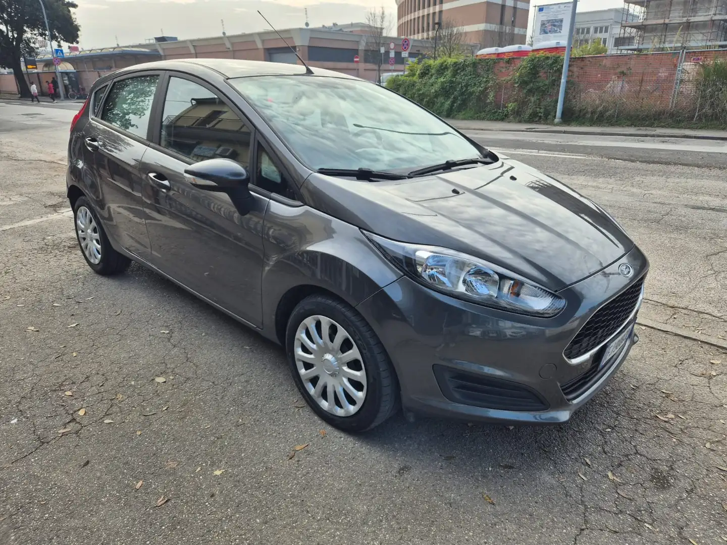 Ford Fiesta Fiesta 5p 1.5 tdci Plus 75cv E6 Gris - 1