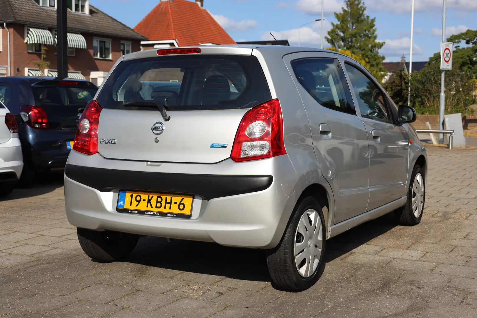 Nissan Pixo 1.0 ACENTA | AUTOMAAT | AIRCO | 32000 KM NAP! Grau - 2