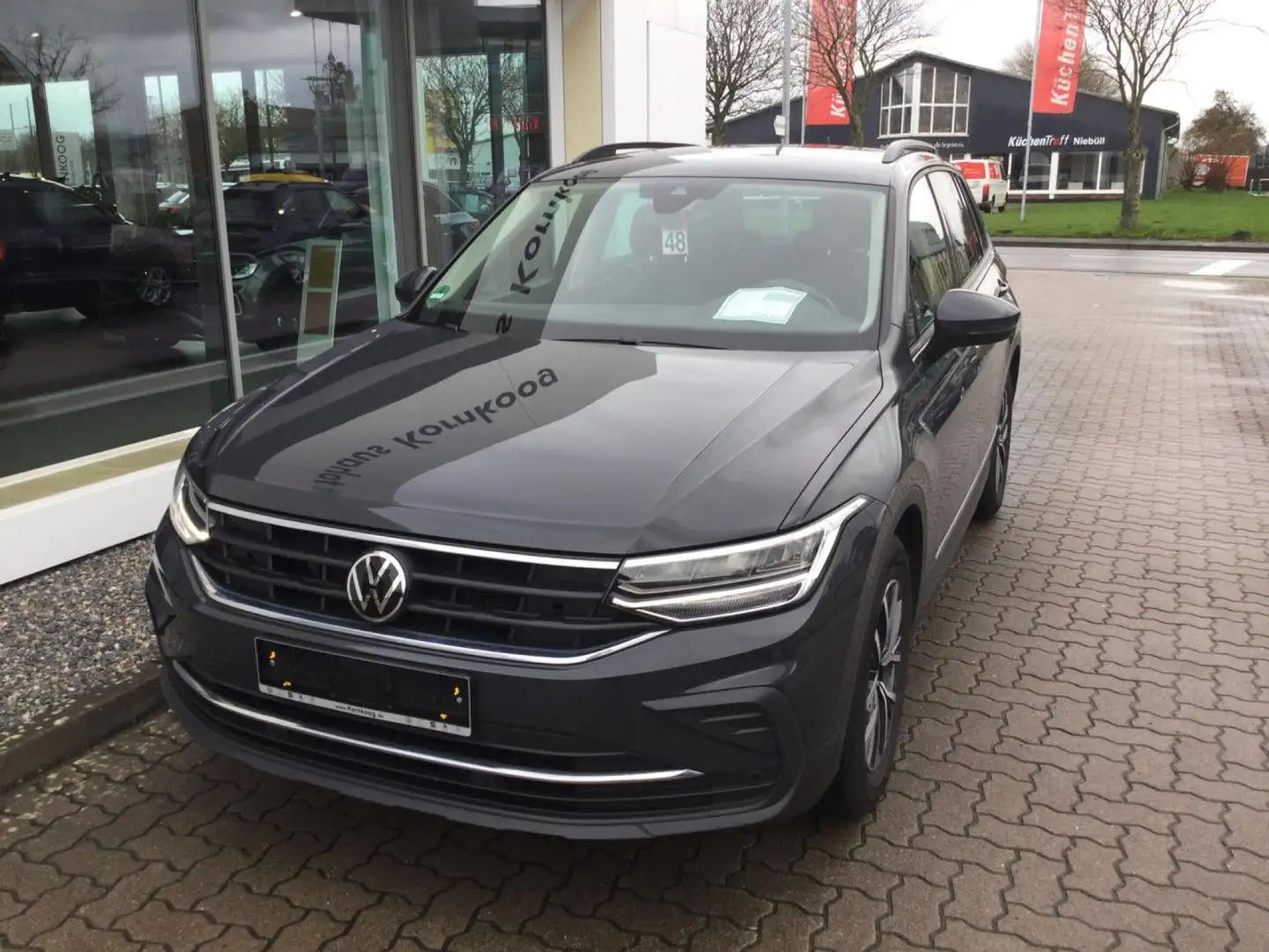 Volkswagen Tiguan 1.5 TSI DSG Life LED NAVI APP ACC AHK Klima Grijs - 2