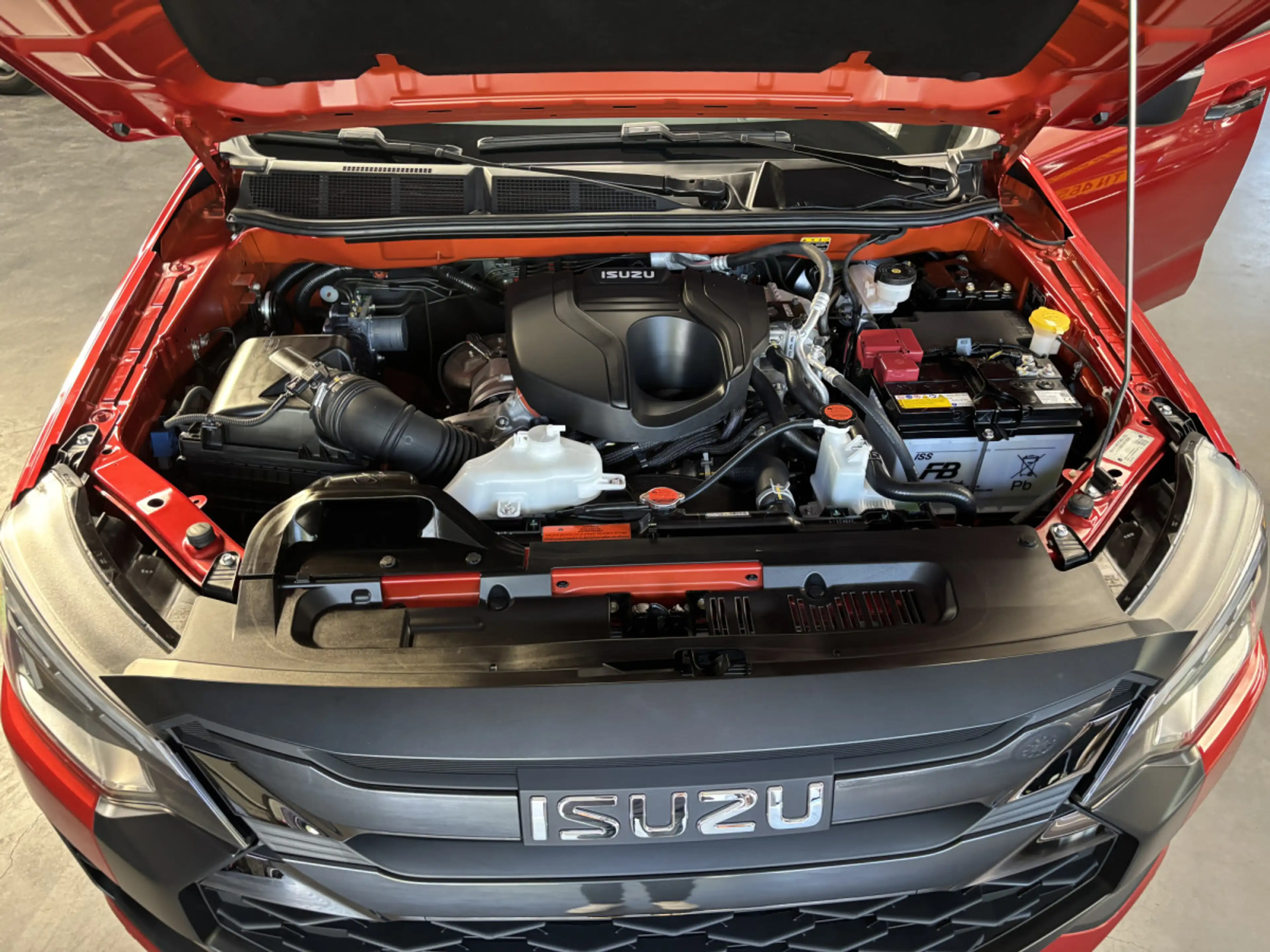 Isuzu D-Max Double Cab 1.9 V-Cross 163HP — photo 9