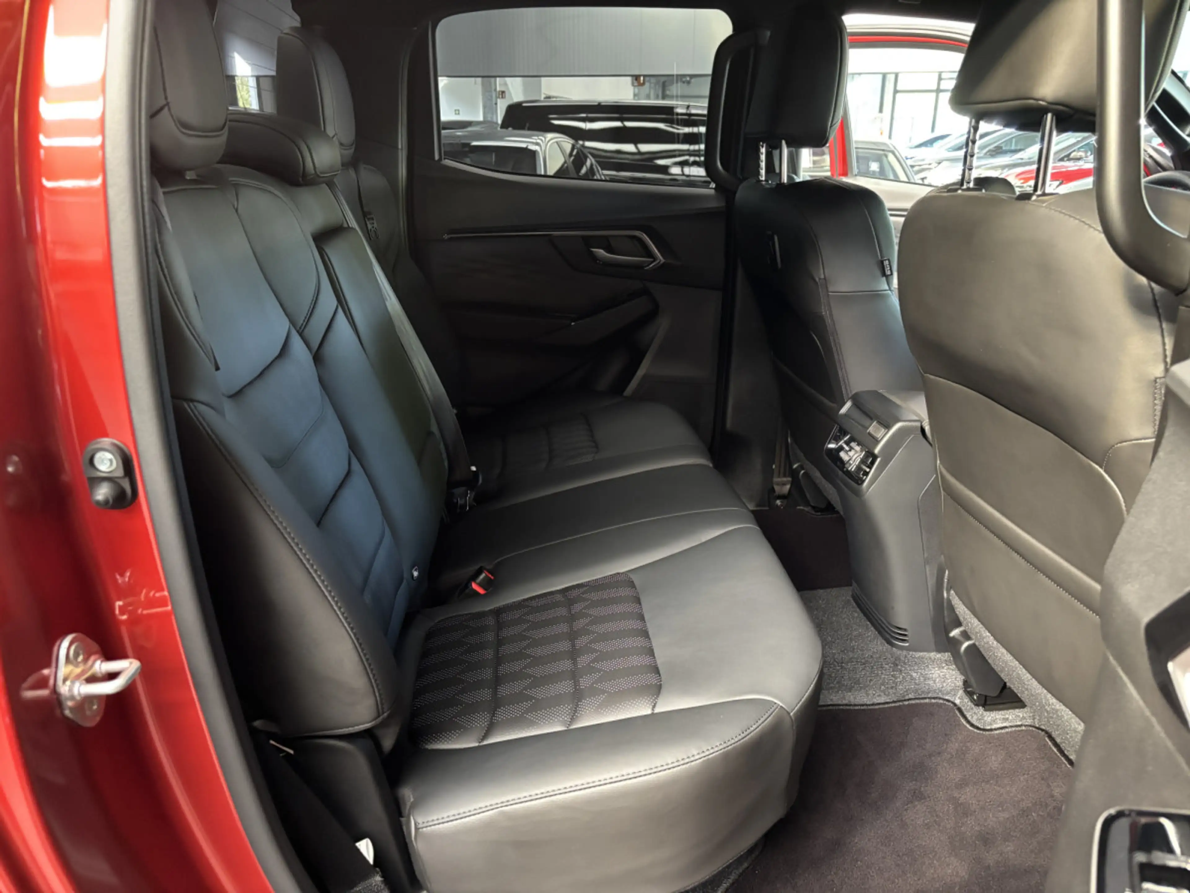 Isuzu D-Max Double Cab 1.9 V-Cross 163HP — photo 13