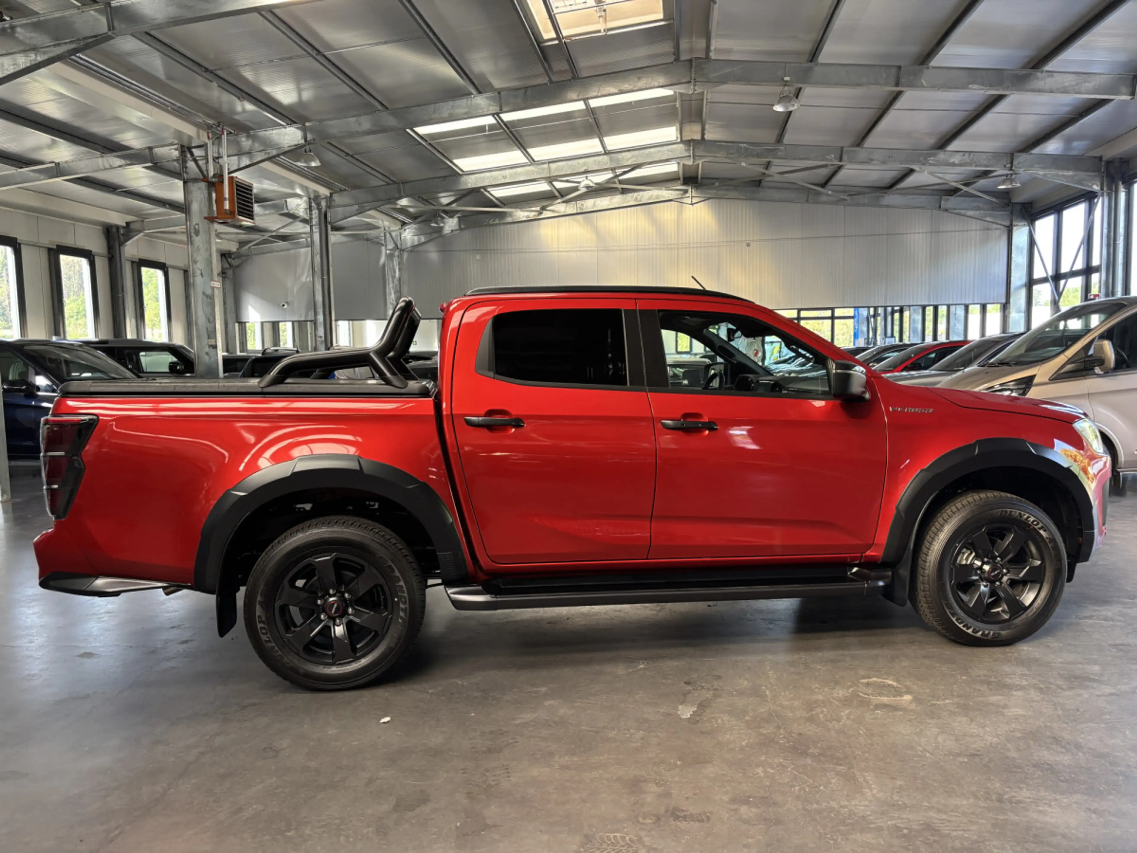 Isuzu D-Max Double Cab 1.9 V-Cross 163HP — photo 2