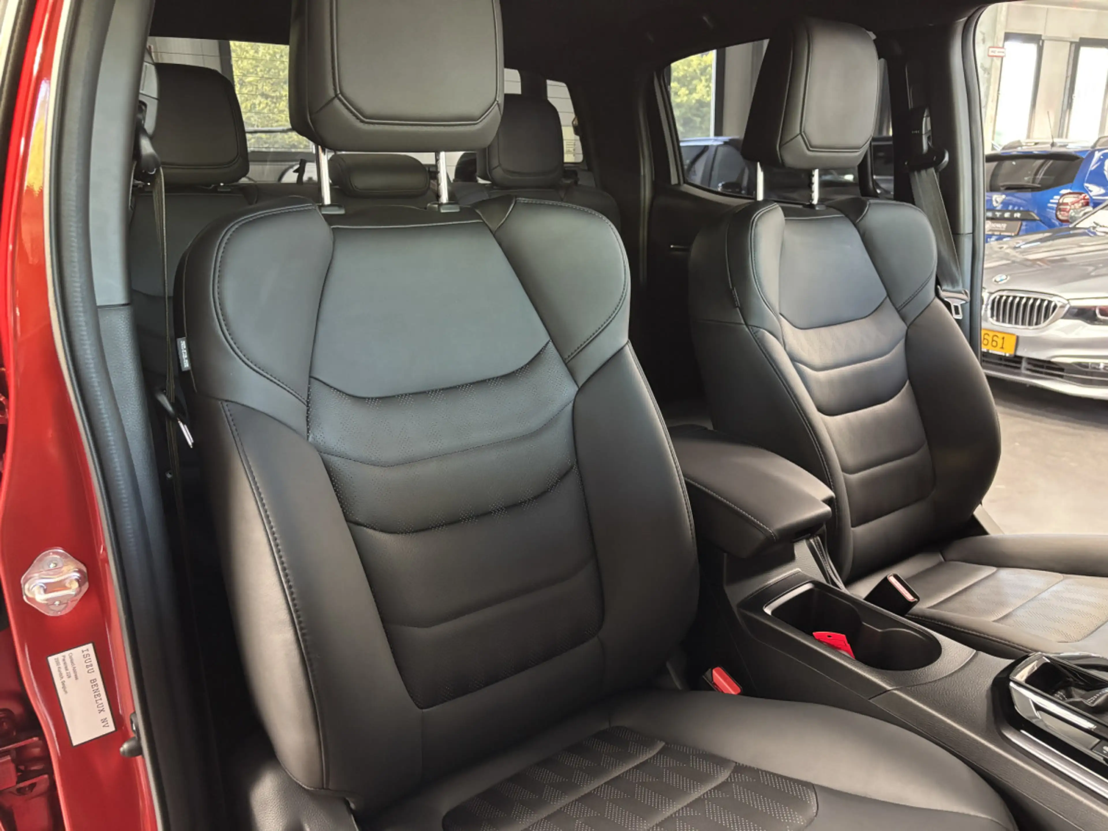 Isuzu D-Max Double Cab 1.9 V-Cross 163HP — photo 12