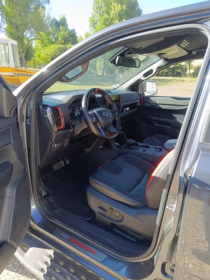 Ford Ranger Doble Cabina 3.0 EcoBoost V6 S&S Raptor Aut Gris - 2