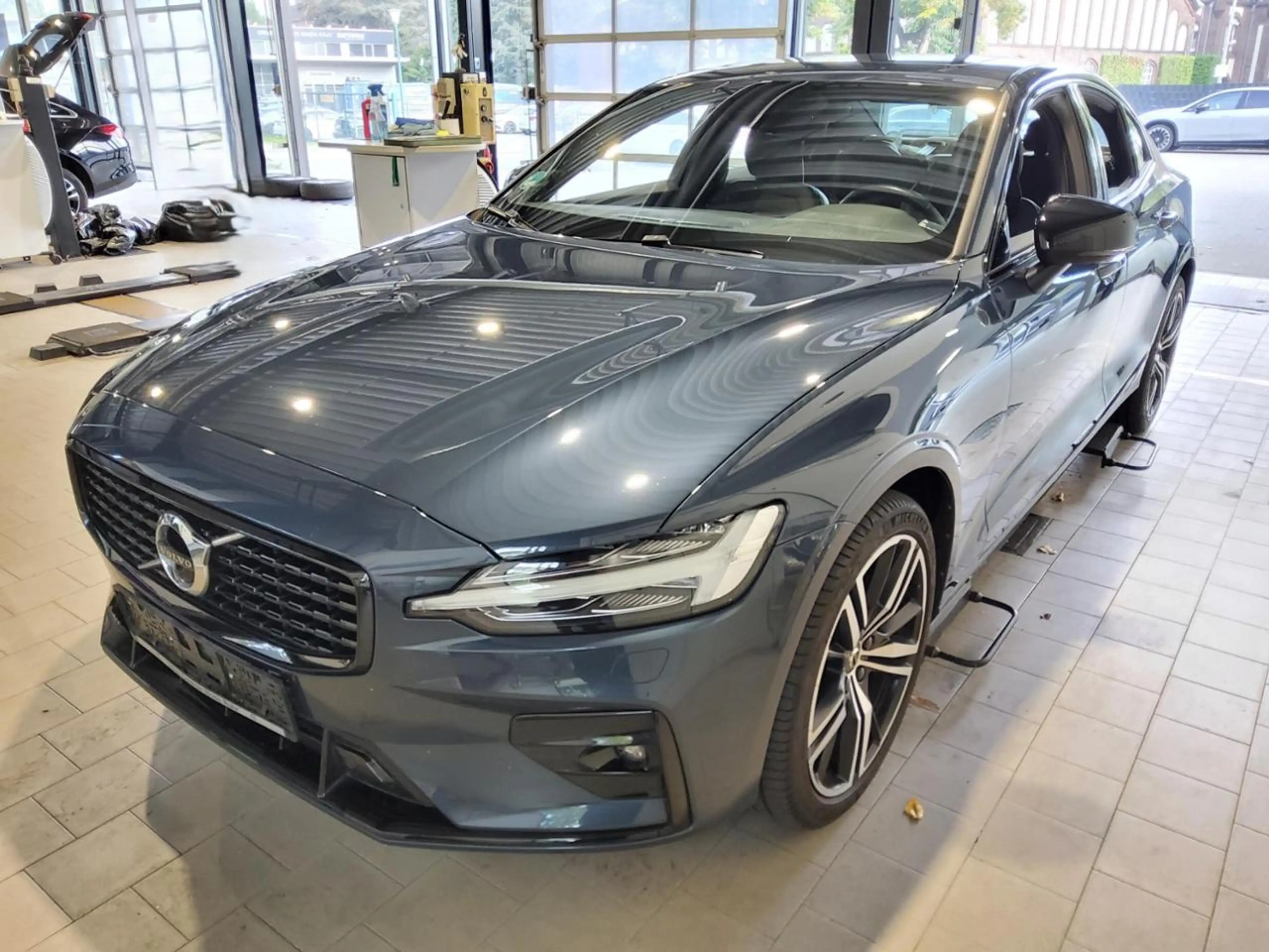 Volvo S60 B4 R-DESIGN LICHTPAK+360°+SD+MEMORY+MET+LM19 — photo 2