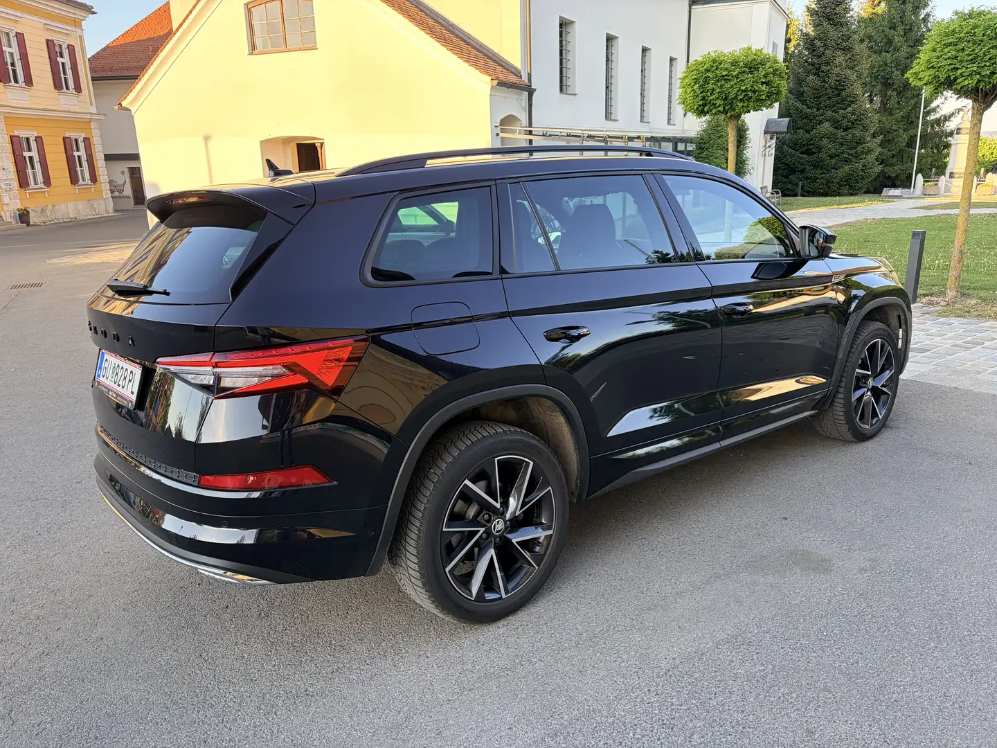 Skoda Kodiaq 2,0 TDI Sportline 7 Sitze Schwarz - 1