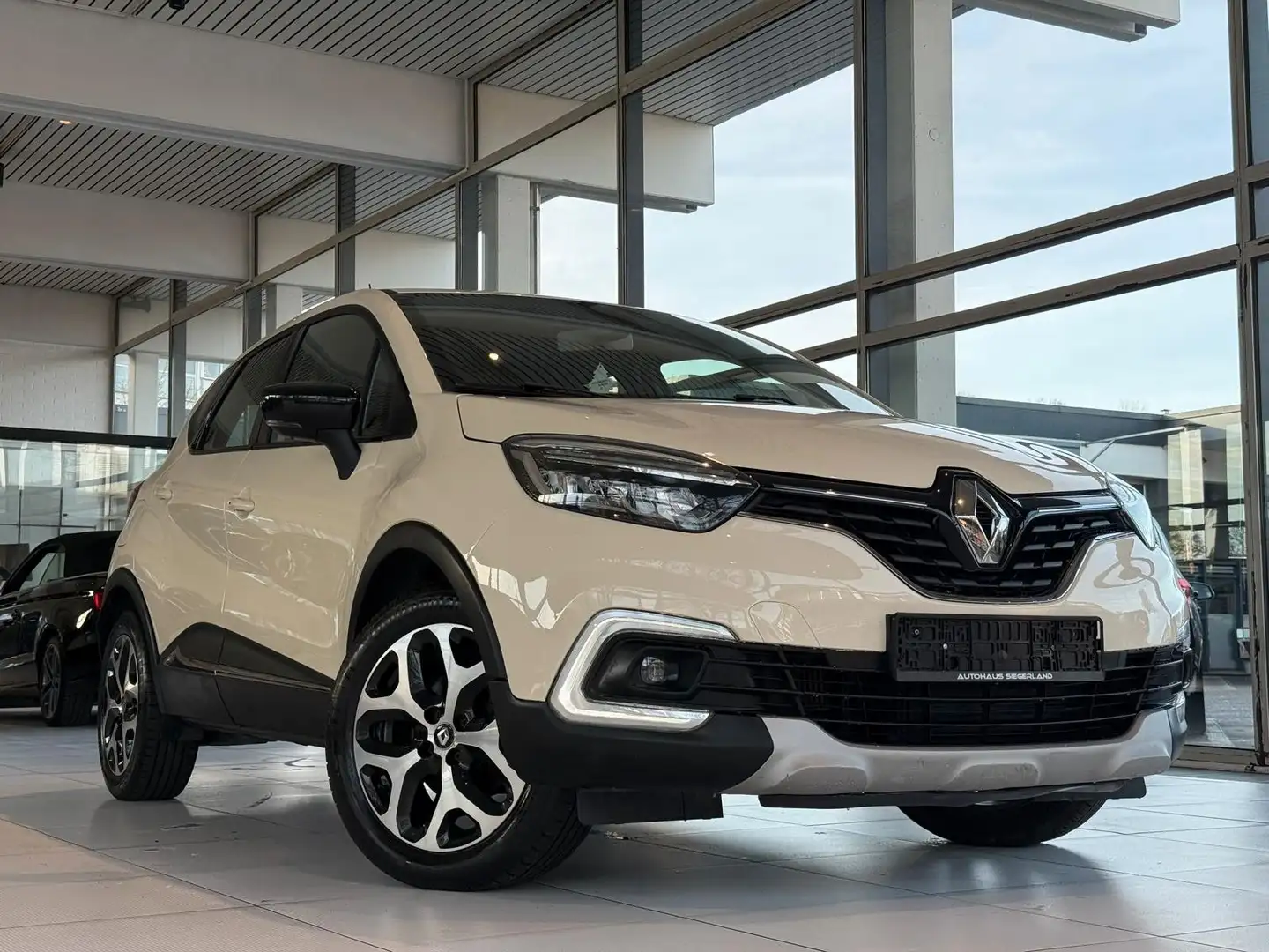 Renault Captur Intens/TEMPOMAT/AC/PDC/NAVI/HU NEU Braun - 2