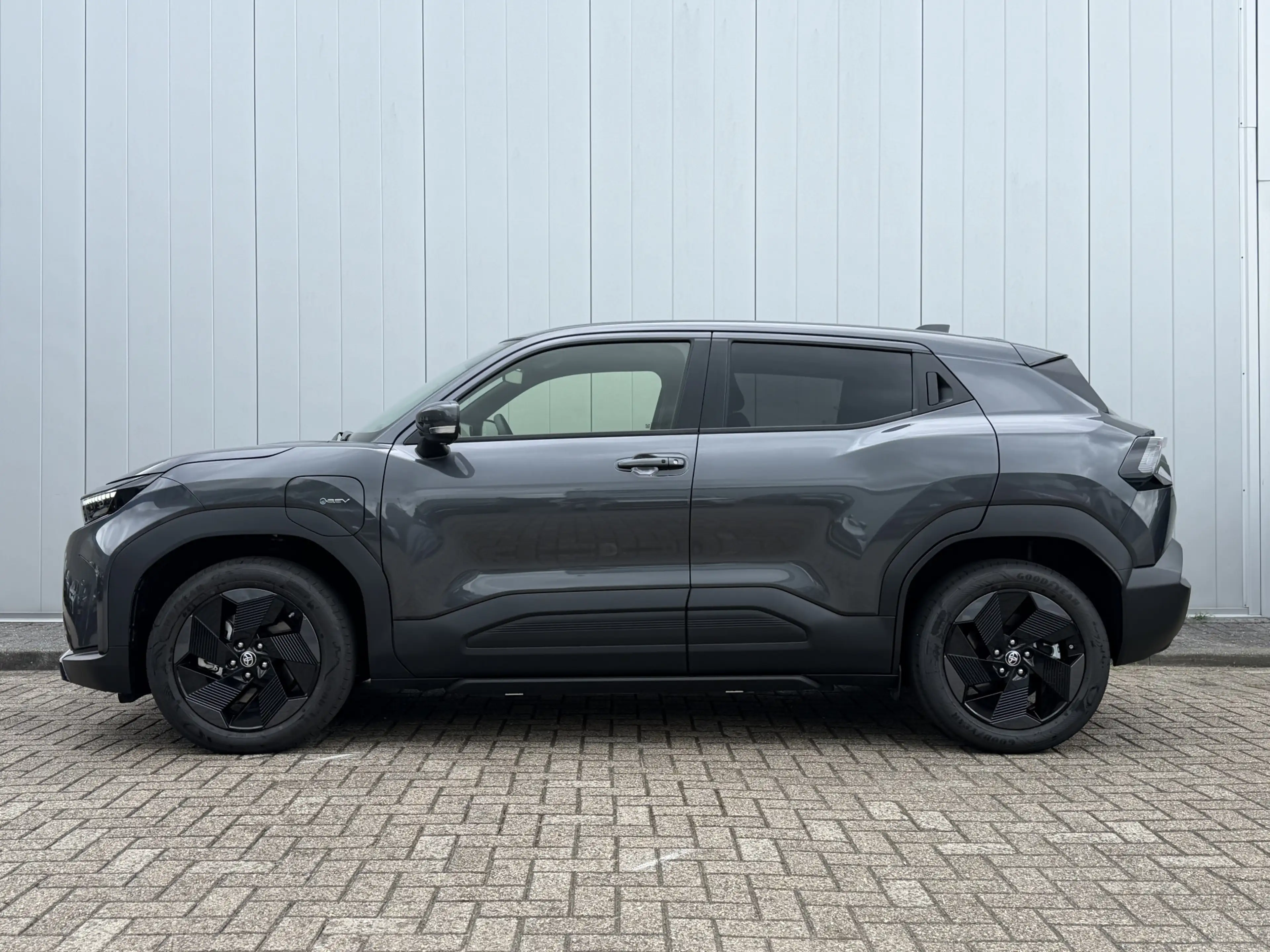 Toyota Urban Cruiser Dynamic 61 kWh Voorraad Nieuw — photo 2