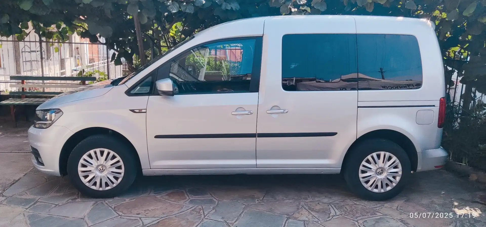 Volkswagen Caddy 2.0 TDI 102 CV comfortline euro 6b 5 posti Grigio - 1