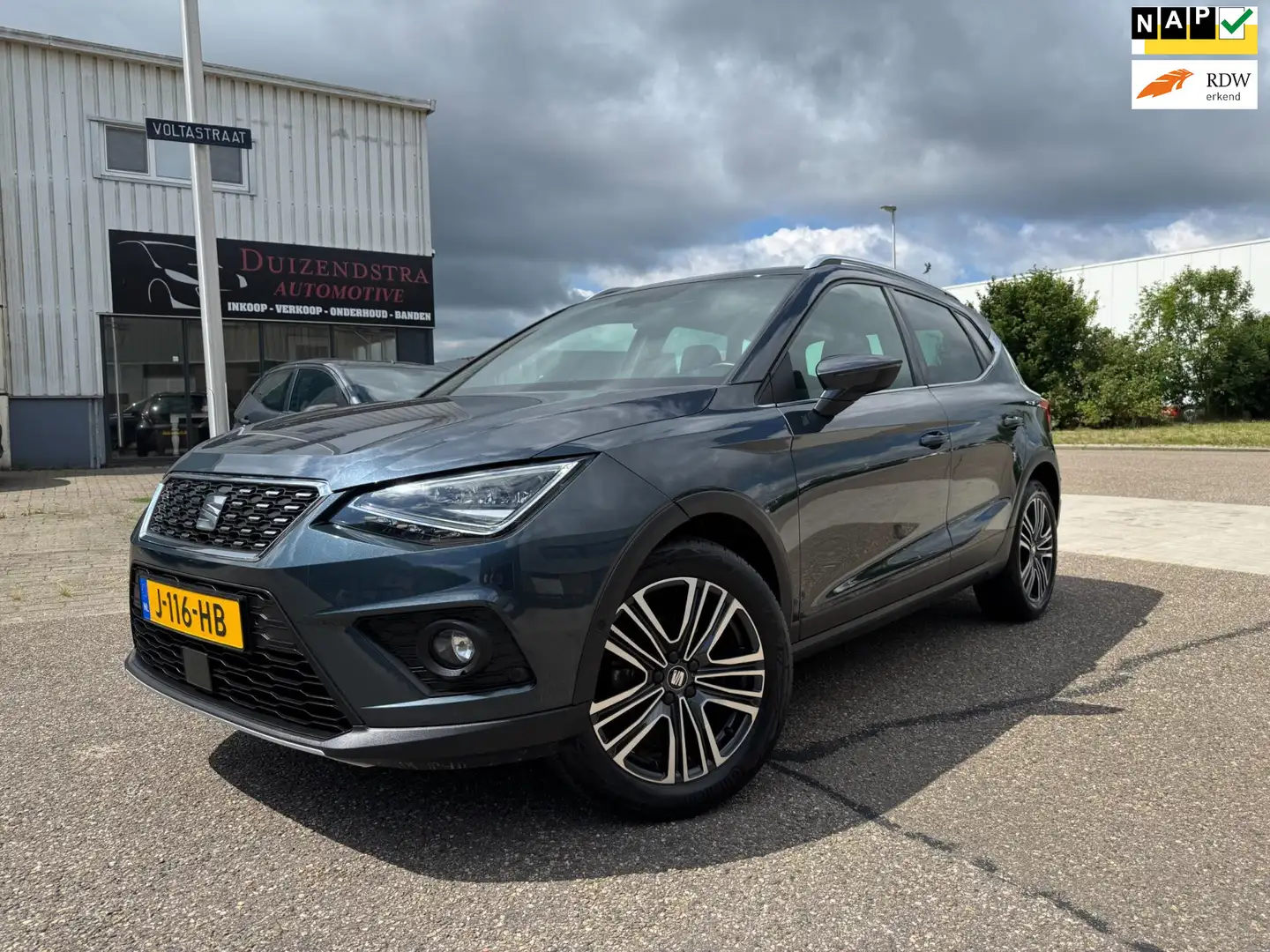 SEAT Arona 1.0 TSI Xcellence Business Intense Grijs - 1