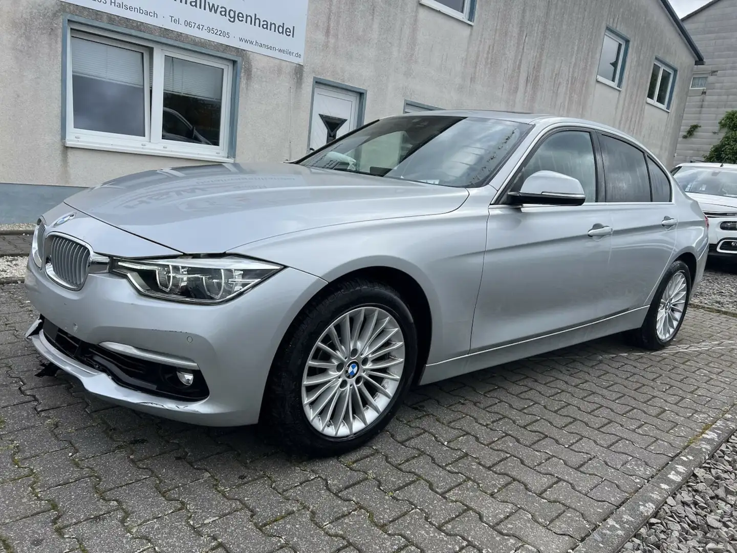BMW 320 320i Lim. xDrive Luxury, 2.0 Benzin, Automatik Grau - 1