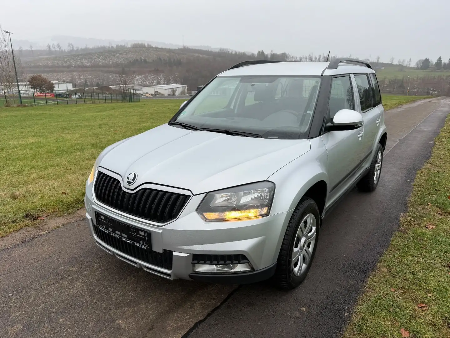 Skoda Yeti Active Outdoor 4x4 Allrad 2.0TDI Argent - 1