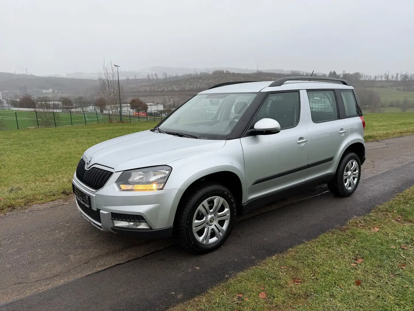 Skoda Yeti Active Outdoor 4x4 Allrad 2.0TDI Argent - 2