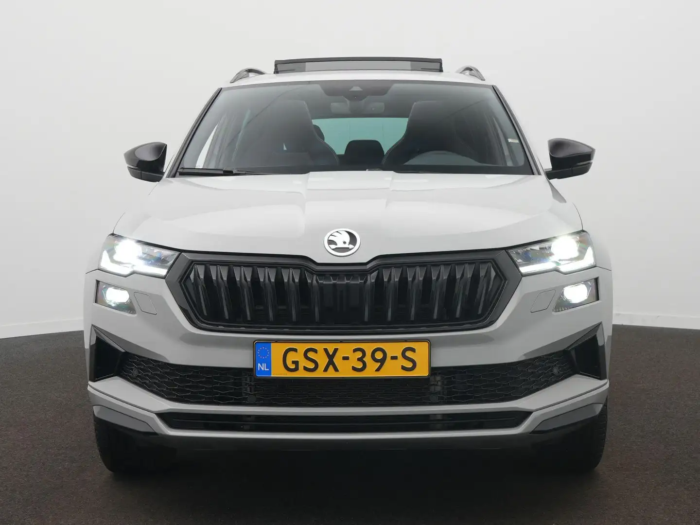 Skoda Karoq 1.5 TSI ACT Sportline Business Automaat - Trekhaak Gris - 2