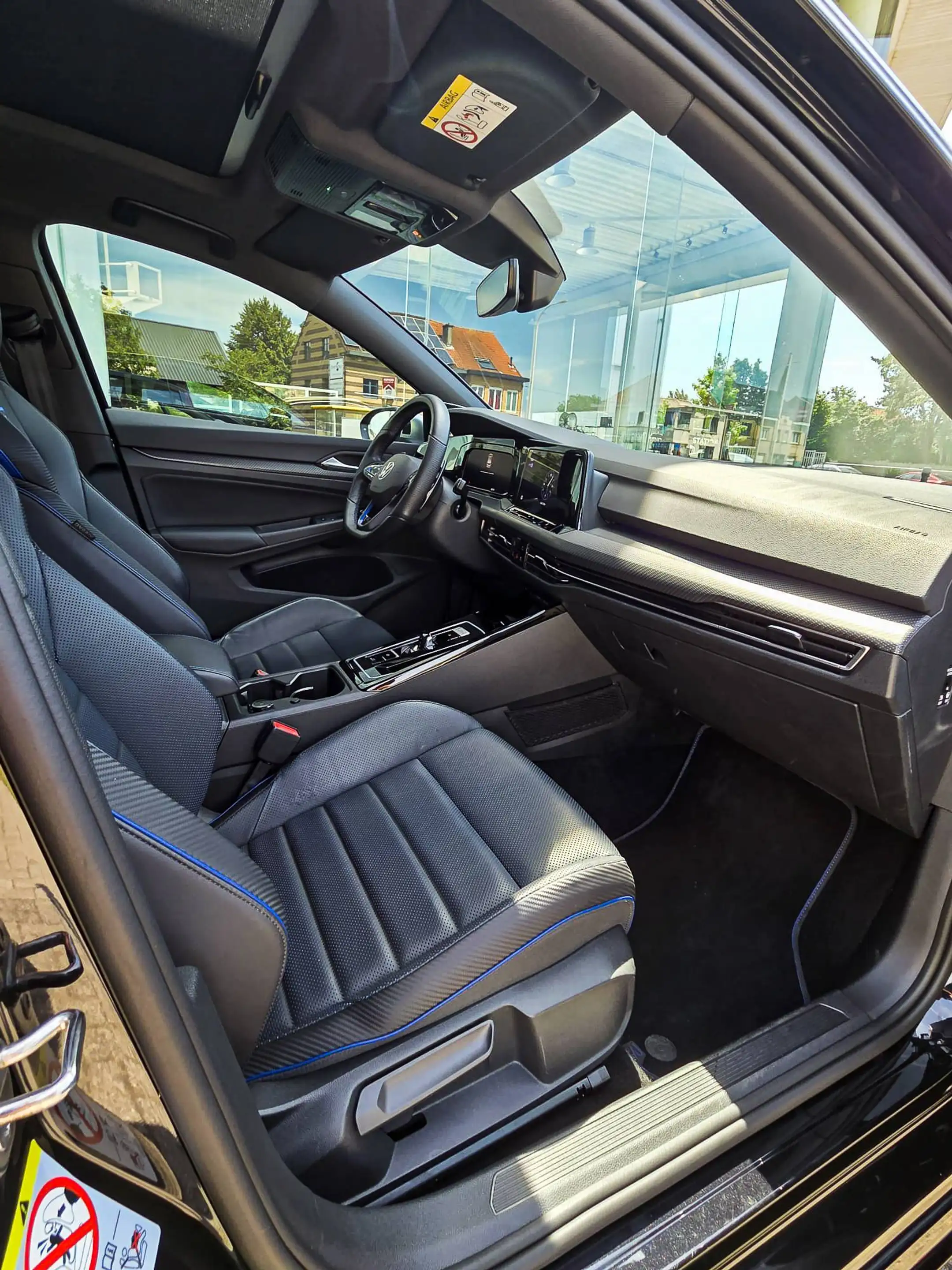 Volkswagen Golf R — photo 13