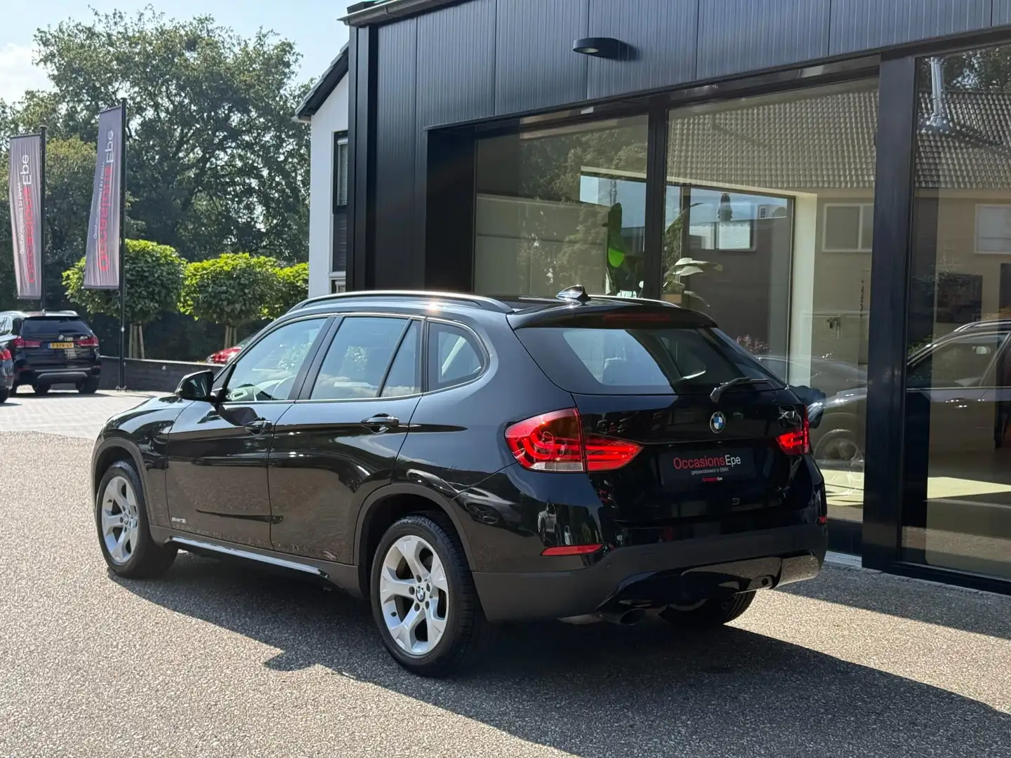 BMW X1 SDrive18i Sport Line M- Stuurwiel Black Sapphire Noir - 2