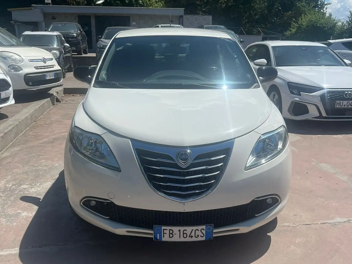 Lancia Ypsilon Ypsilon III 2011 1.2 8v Gold s/CL 69cv E6 Wit - 2