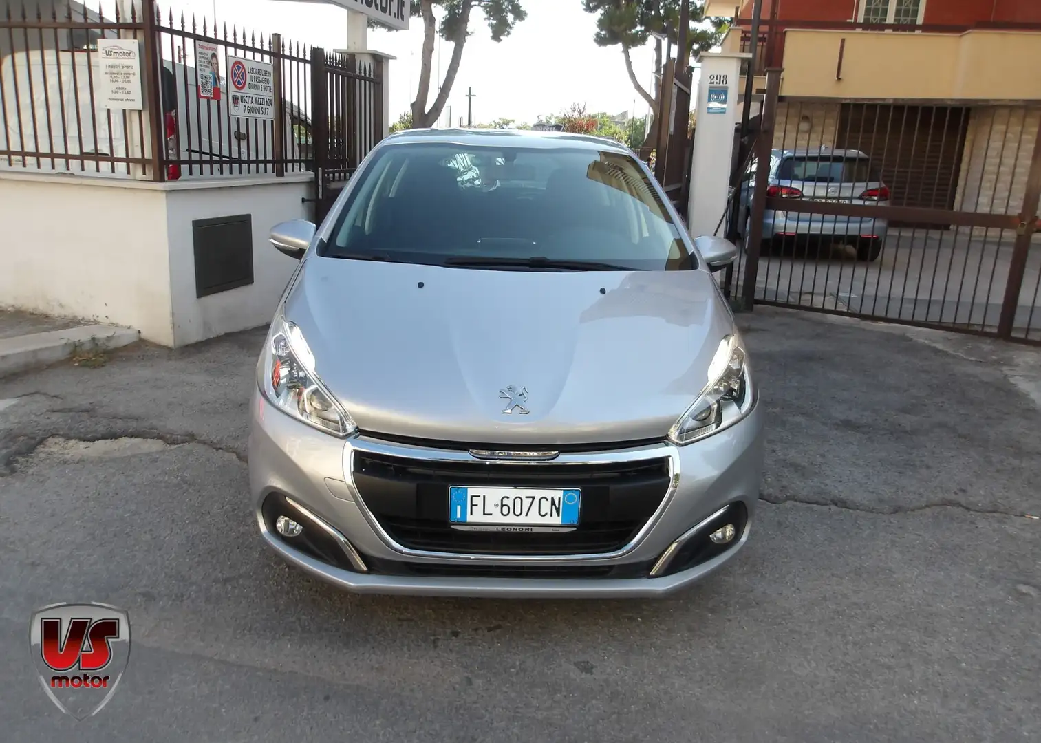 Peugeot 208 PureTech 82 5 porte Allure Argento - 2