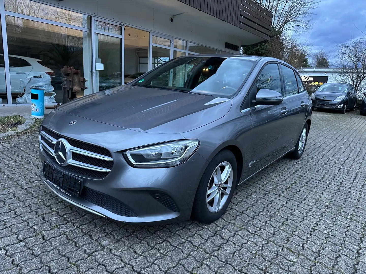 Mercedes-Benz B 200 d*STYLE*8-G Aut*NAVI*110 KW*EU6dT* Grau - 1