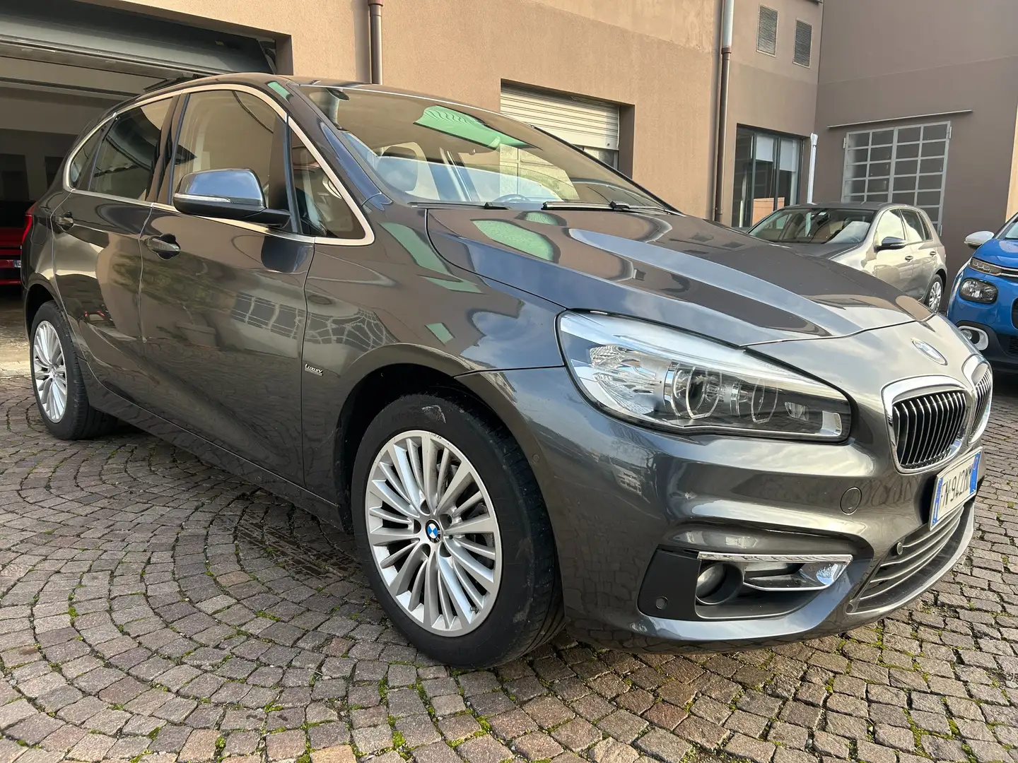 BMW 216 Serie 2 F45 2018  216d Active Tourer Advantage Grau - 2