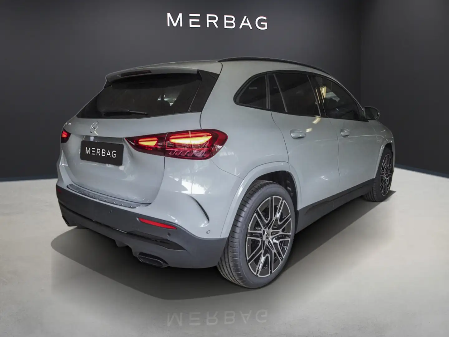 Mercedes-Benz GLA 180 AMG NIGHT DISTRONIC AHK SOUND UVP 56.800,- - 2