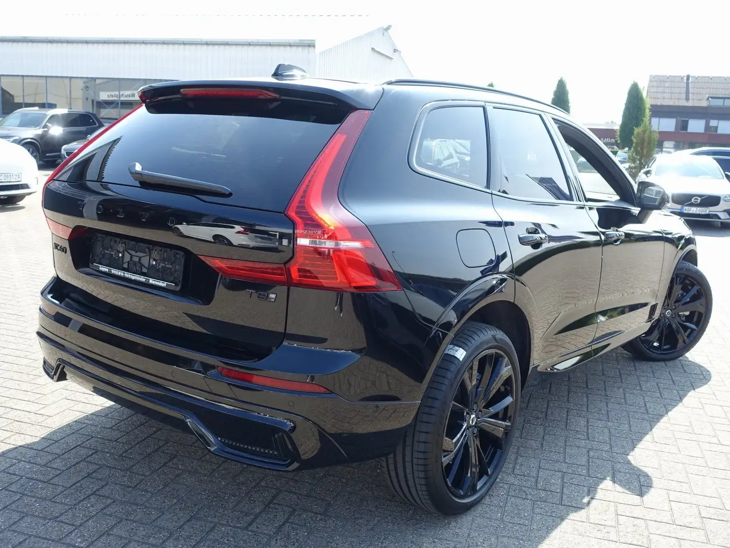Volvo XC60 Black Edition Plus T8 AWD/360°/HeadUP/H&K Schwarz - 2