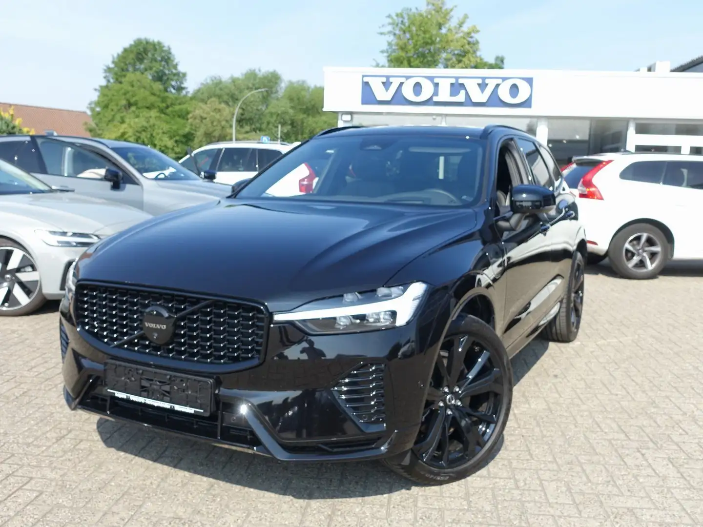 Volvo XC60 Black Edition Plus T8 AWD/360°/HeadUP/H&K Schwarz - 1