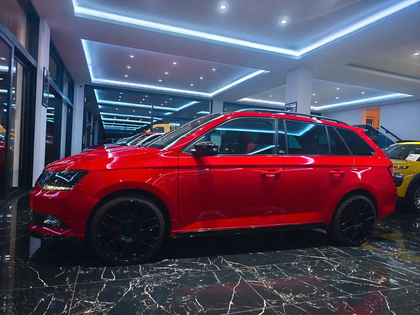 Skoda Fabia Combi Monte Carlo PANO SHZ Rouge - 2