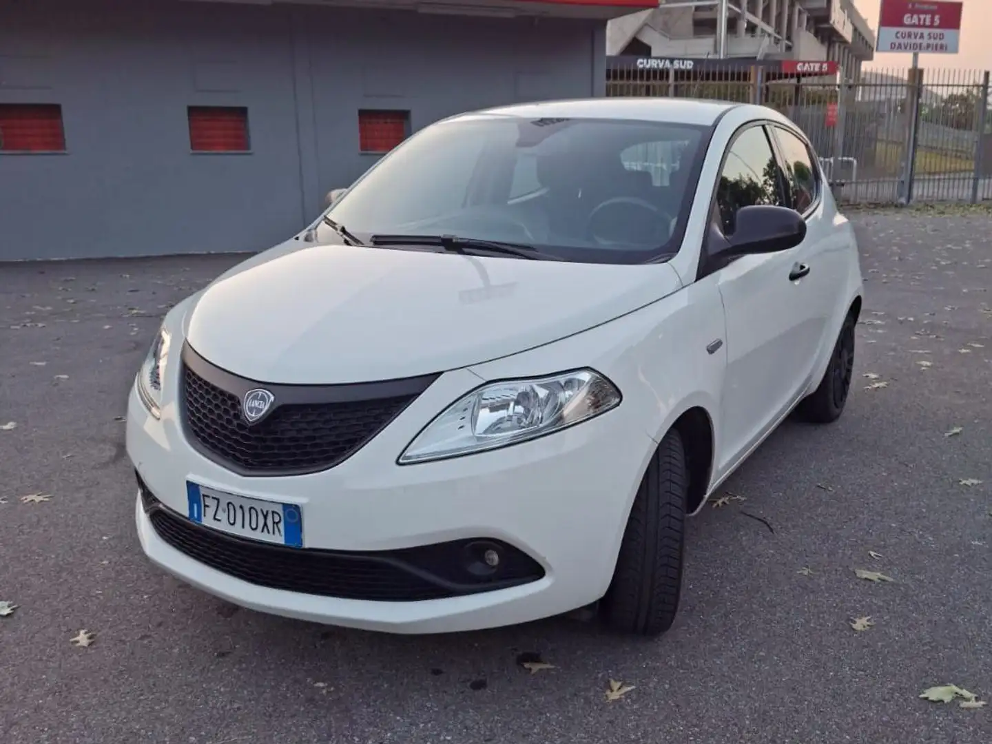Lancia Ypsilon Ypsilon III 2015 1.2 Elefantino Blu s Bianco - 1