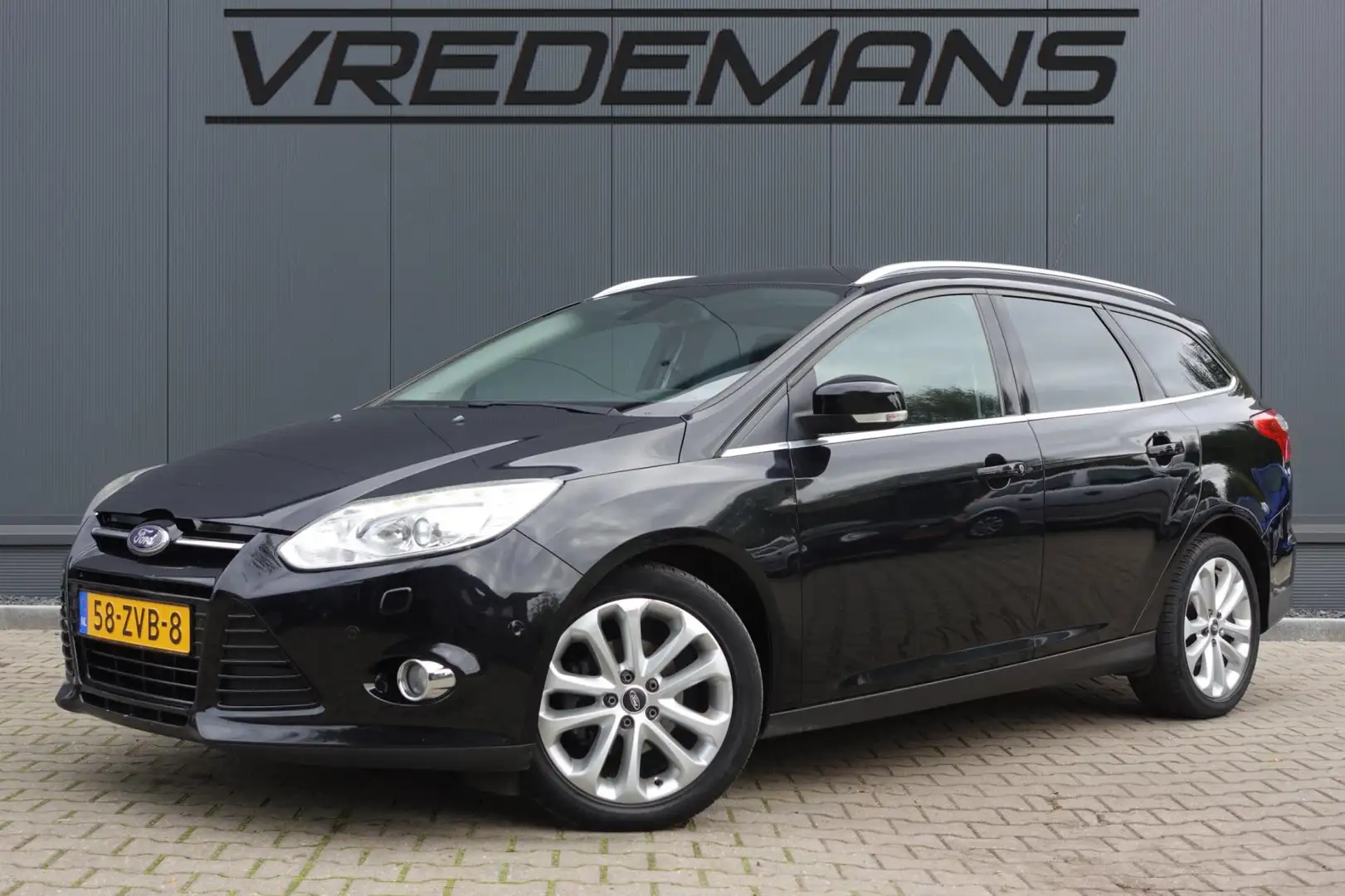 Ford Focus Wagon 1.6 TDCI ECOnetic Lease Titanium Zwart - 1