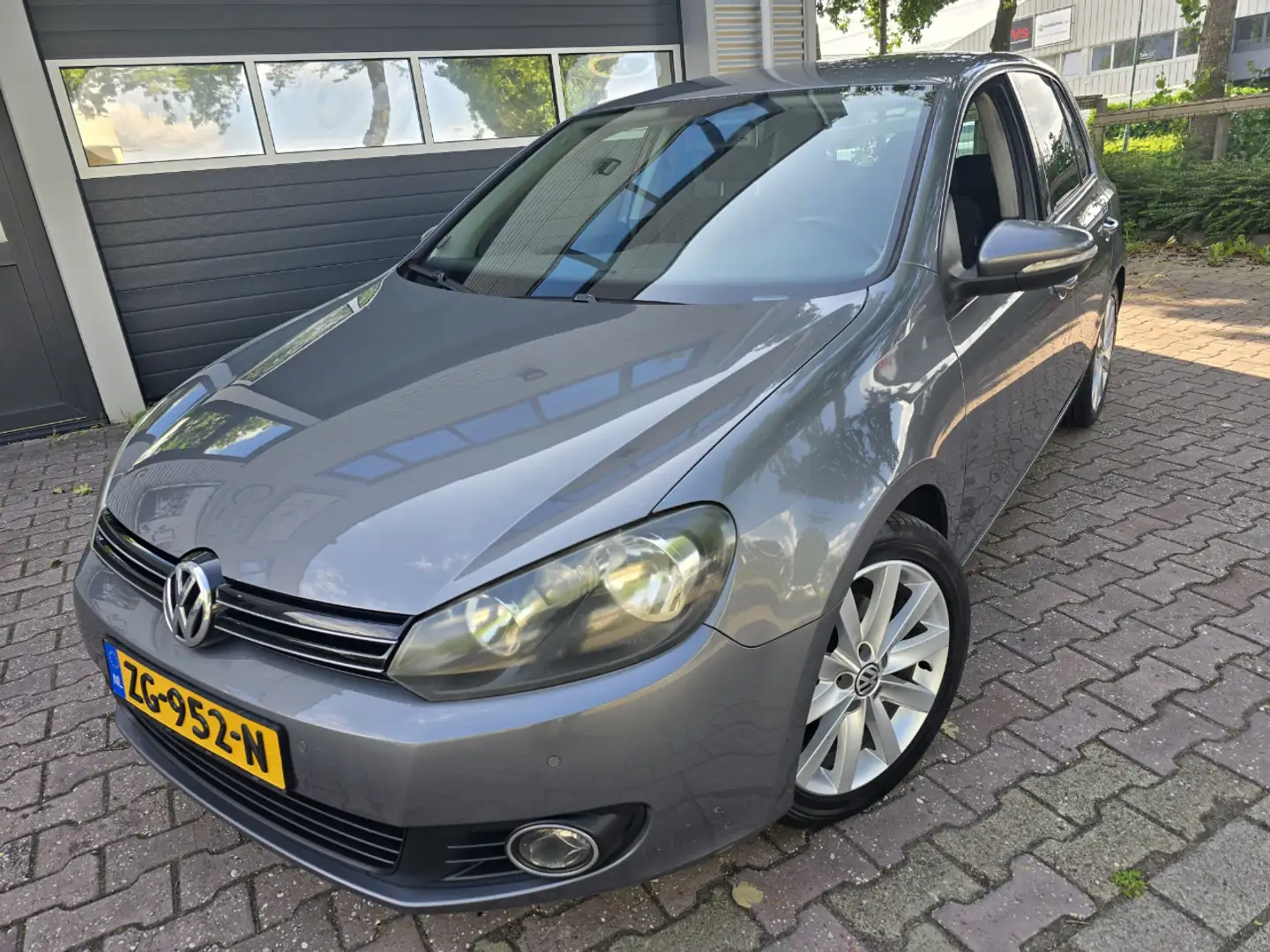 Volkswagen Golf 1.4 TSI TRENDLINE Grijs - 1