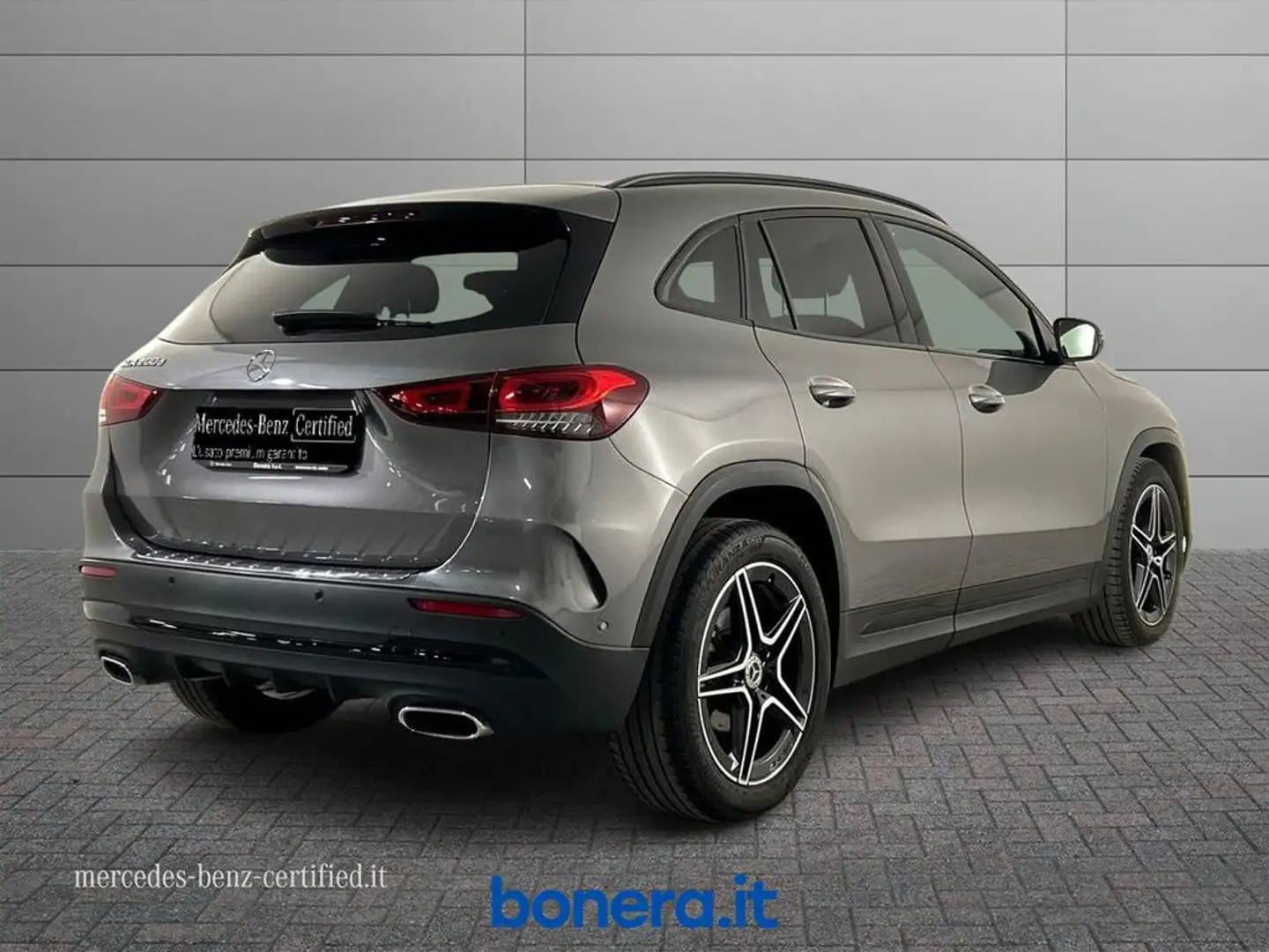 Mercedes-Benz GLA 200 d Premium auto Grijs - 2