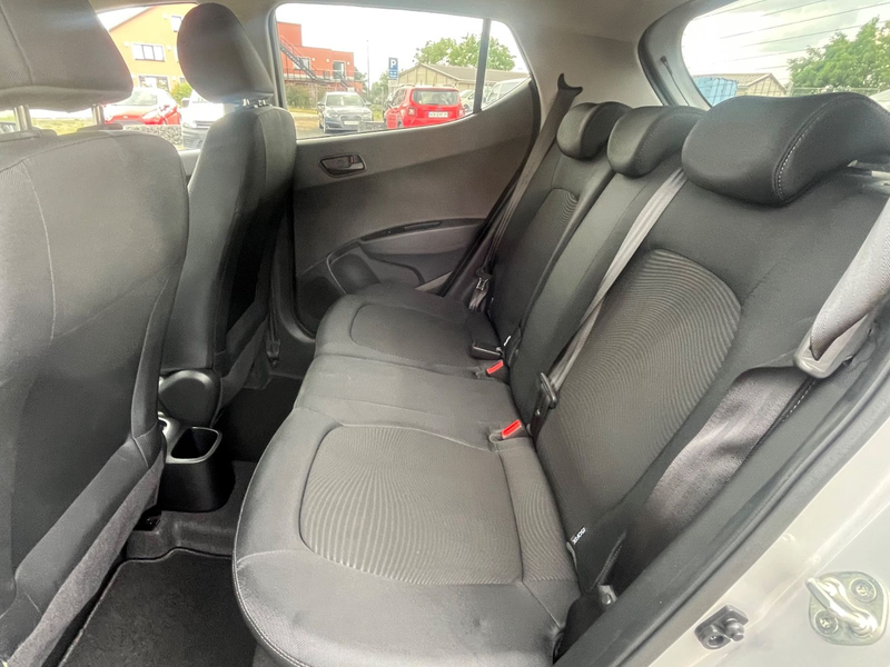 Hyundai i10 YES!Plus*Automatik*Lenk-und Sitzheizung*DAB* — photo 24