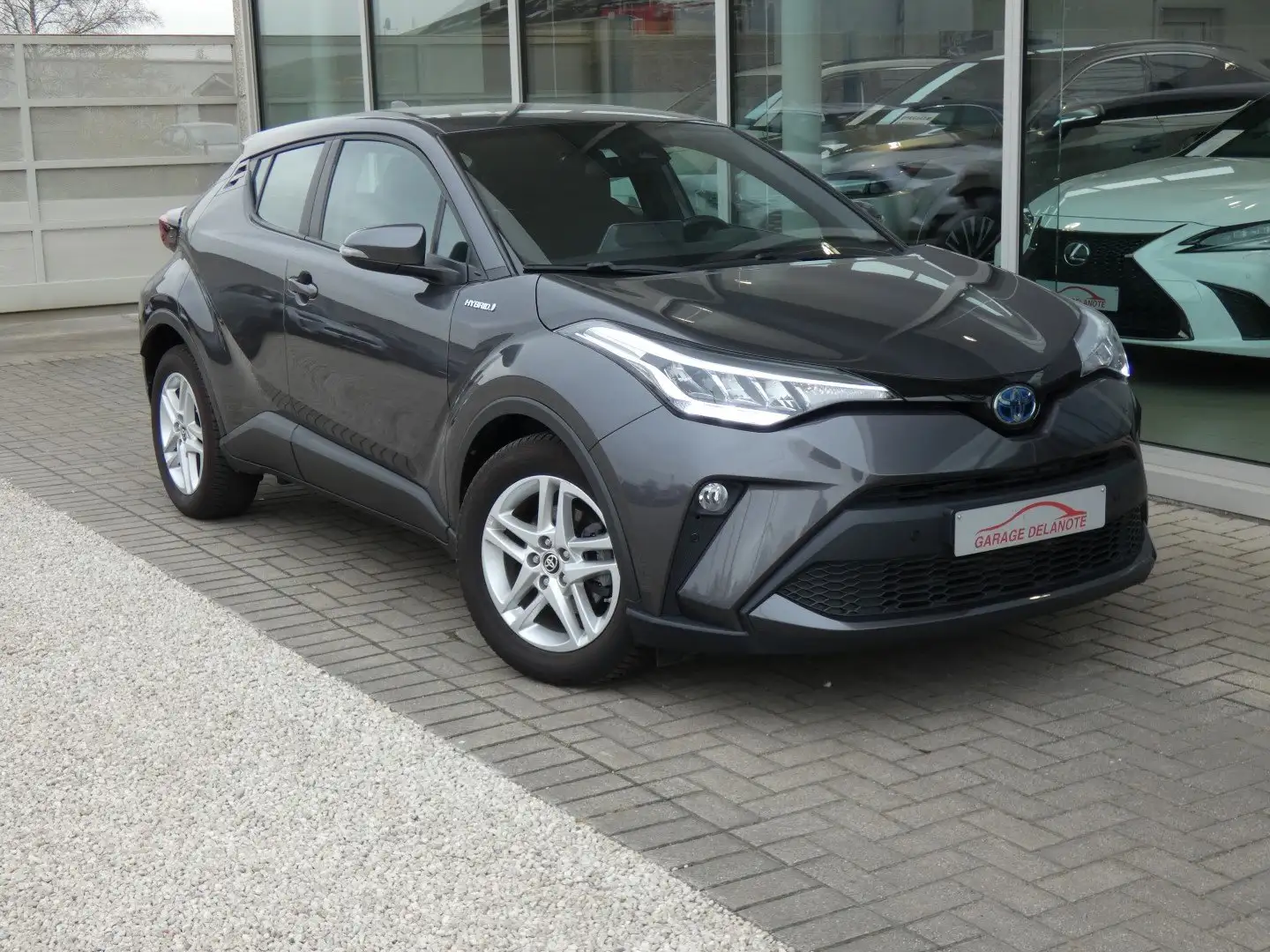 Toyota C-HR 1.8 HYBRID +GPS Parkeersensoren Zetelverwarming Grijs - 1